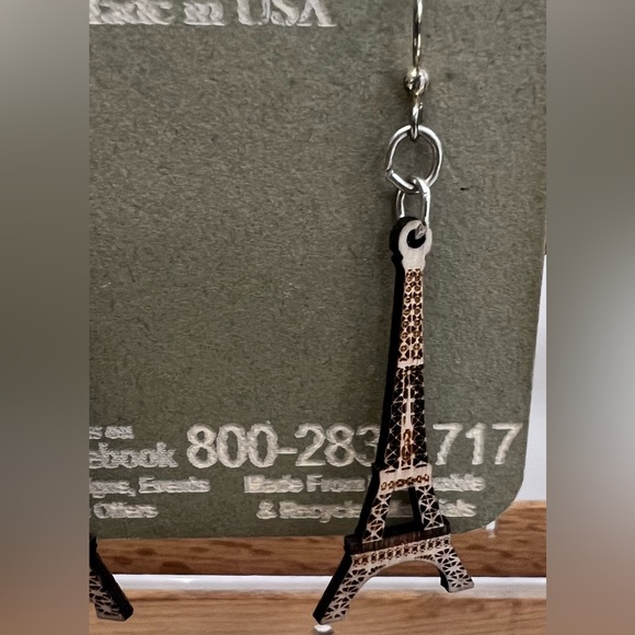 Eiffel Tower dangle Earrings New on card made in USA 🇺🇸 - Picture 10 of 10